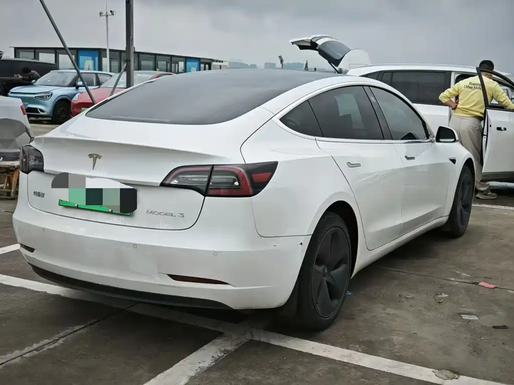 Tesla Model 3 — миниатюра 4