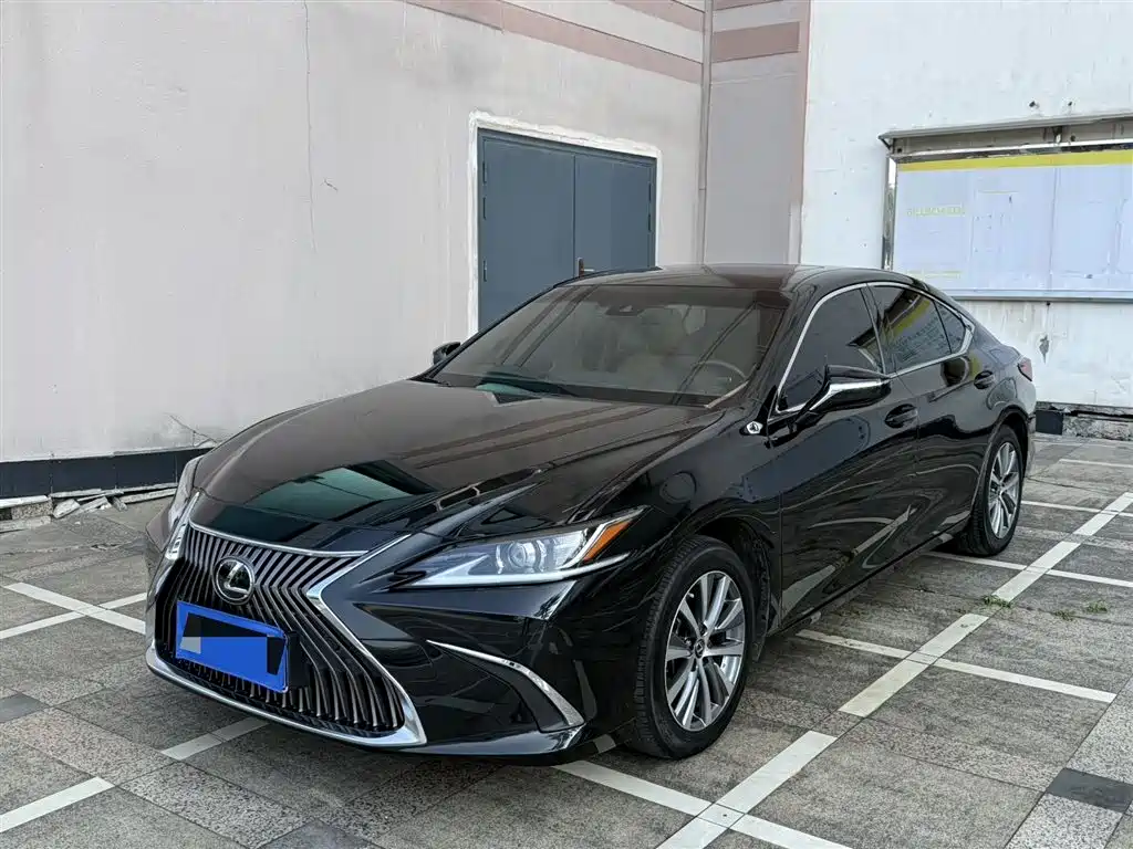 Lexus ES 2020