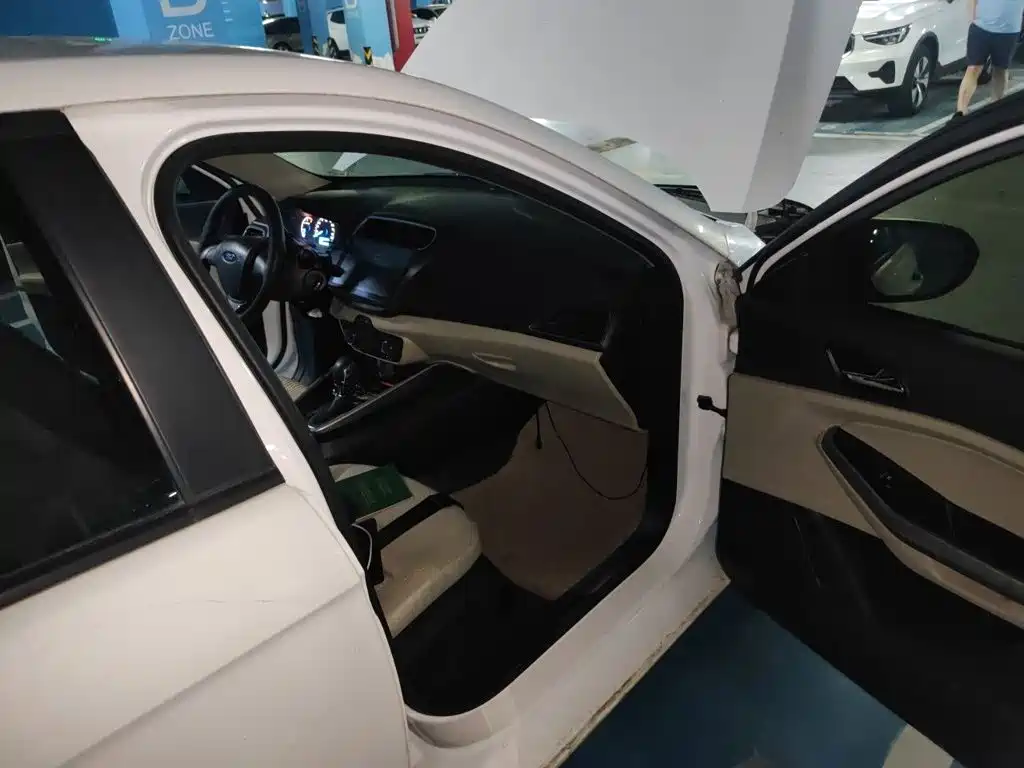 Ford Escort — миниатюра 17