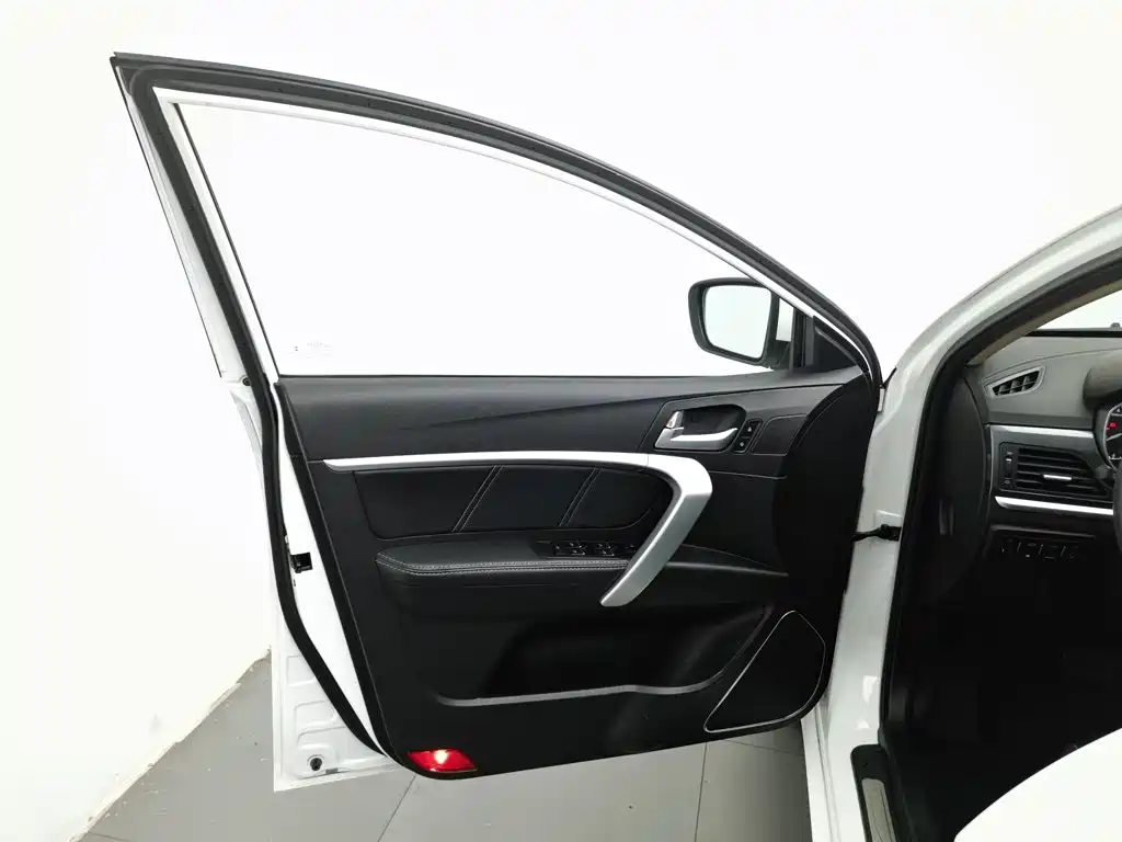 Geely Emgrand — миниатюра 8