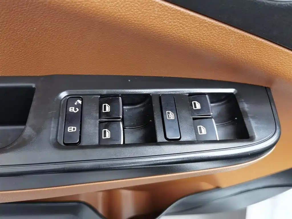 Geely Jingang 2016 1.5L MT Elite