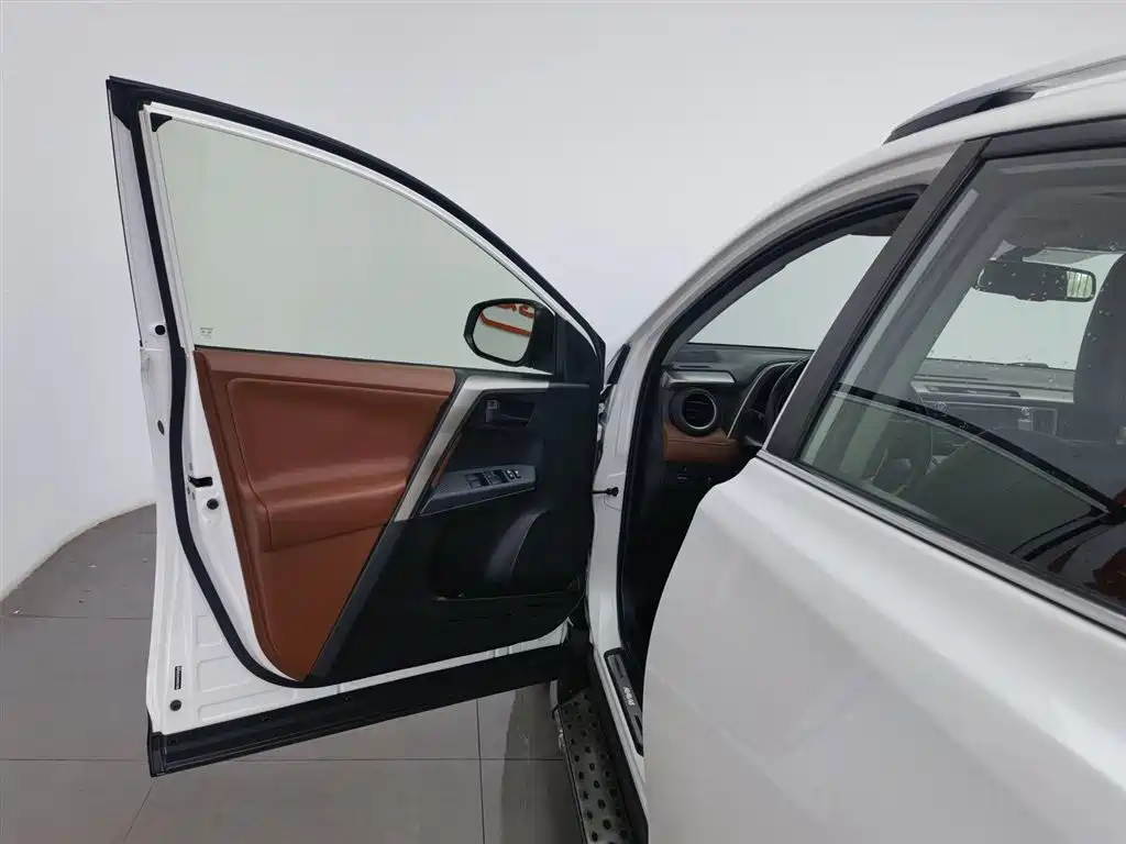 Toyota RAV4 2015 2.5L AT Elite