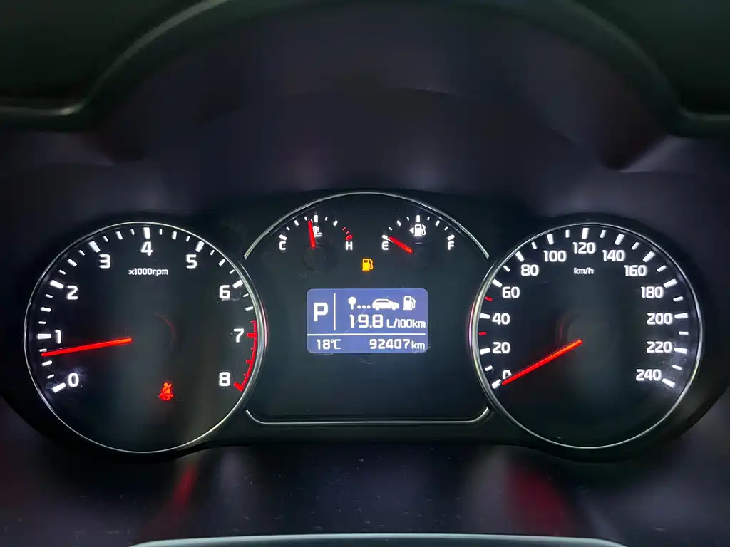 Kia Carens 2013 2.0L 7 мест AT Standard V
