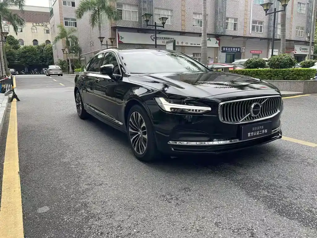 VOLVO S90