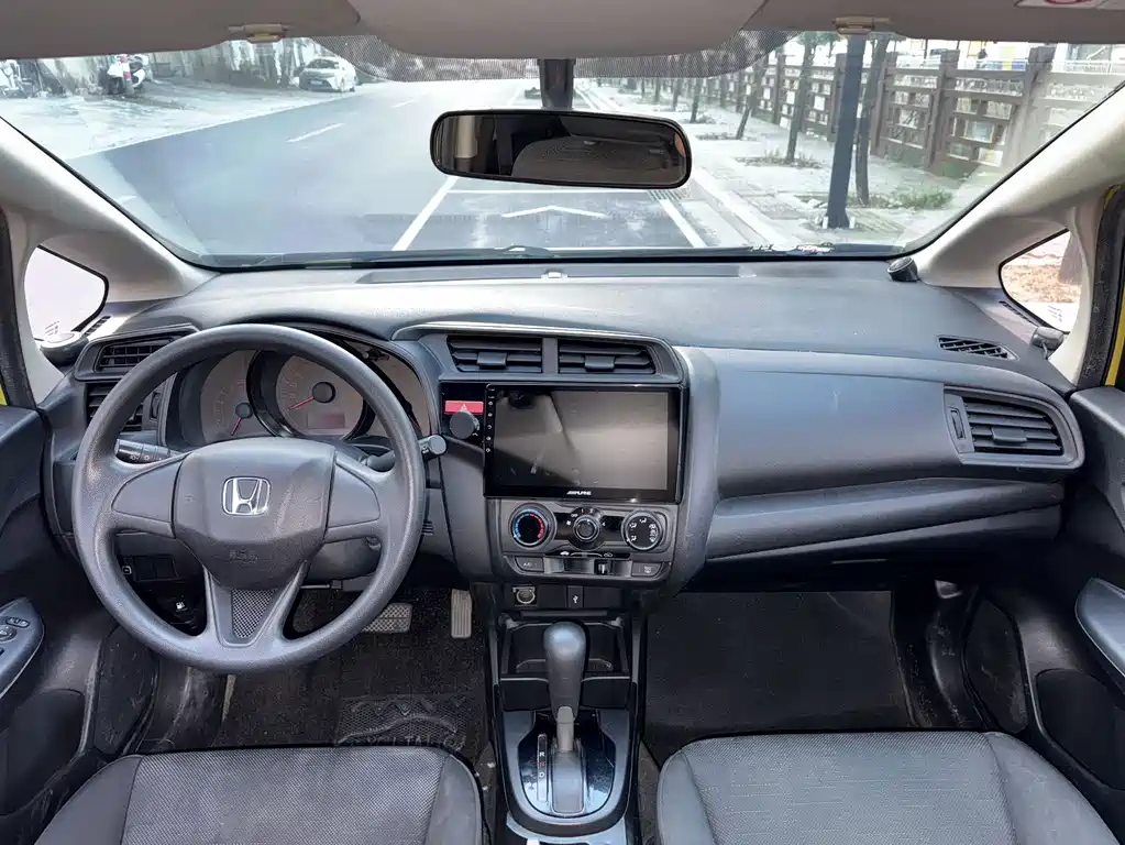 Honda Fit — миниатюра 8
