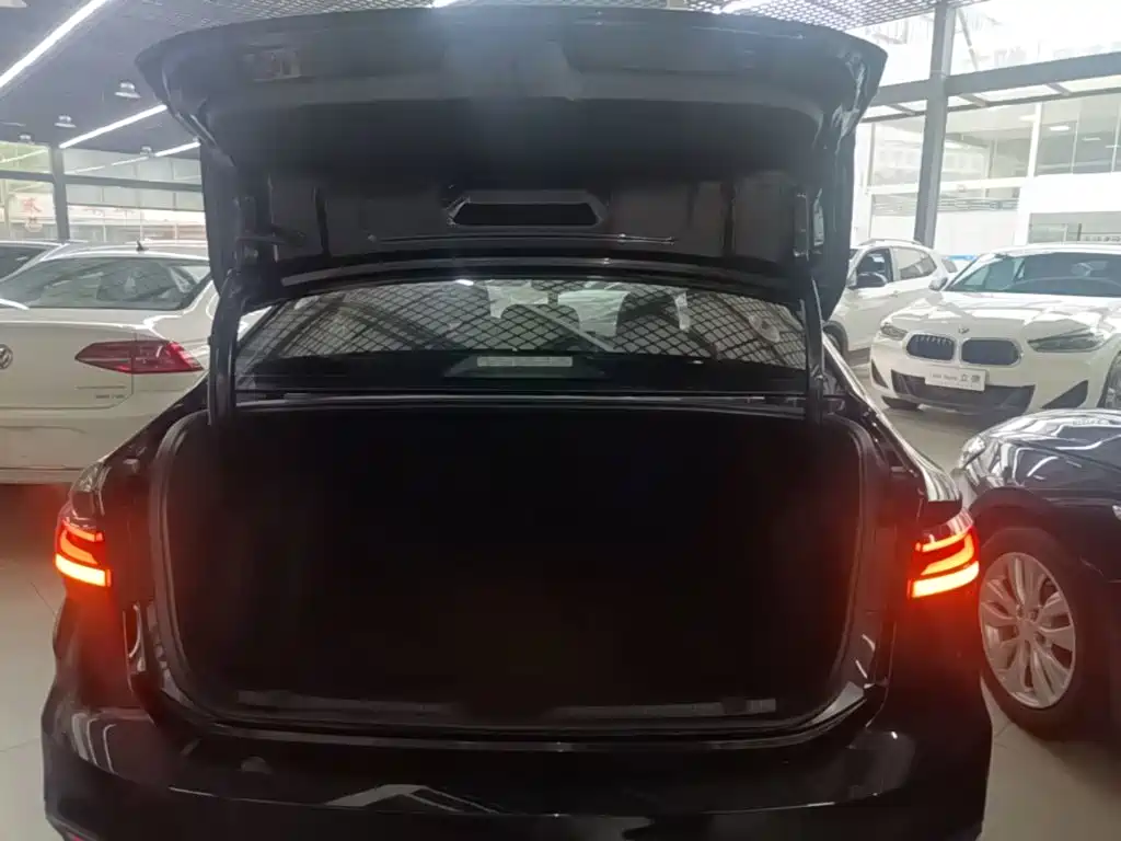 Volkswagen Lavida — миниатюра 19