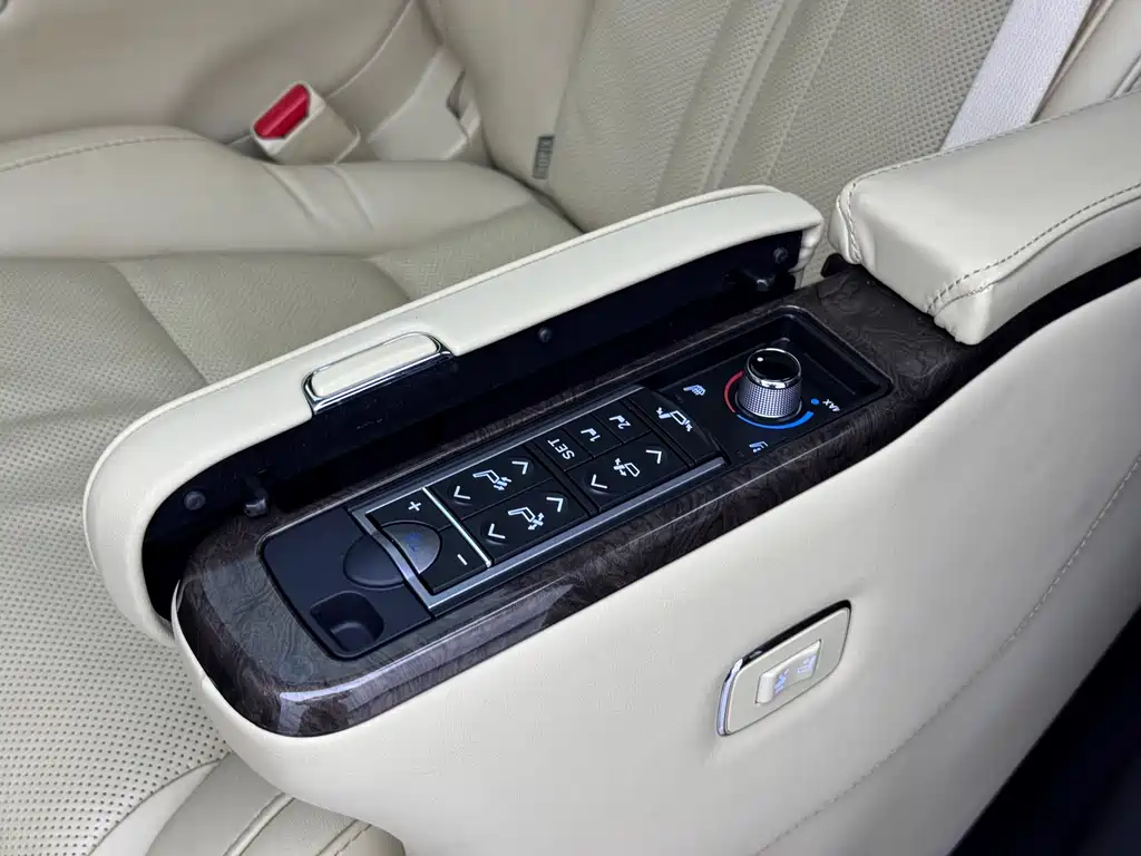 Toyota Vellfire 2019 2.5L HV Luxury