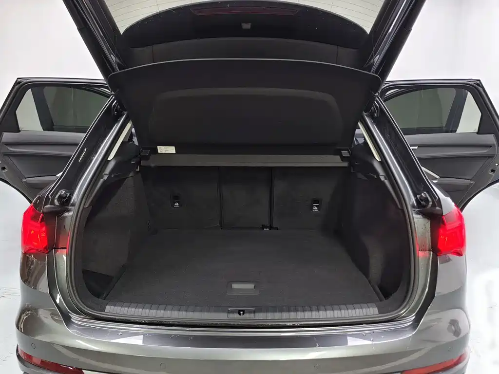 Audi Q3 2023 35 TFSI Fashion (1.4T)
