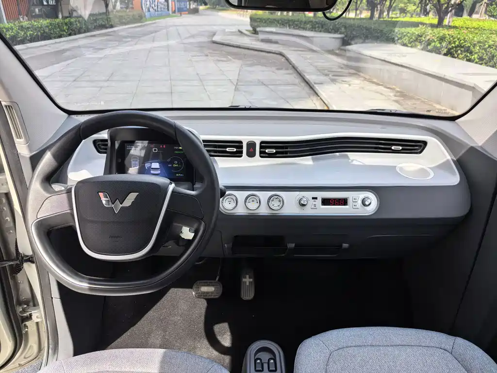 Wuling MINIEV — миниатюра 7