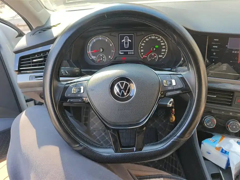 VOLKSWAGEN BORA