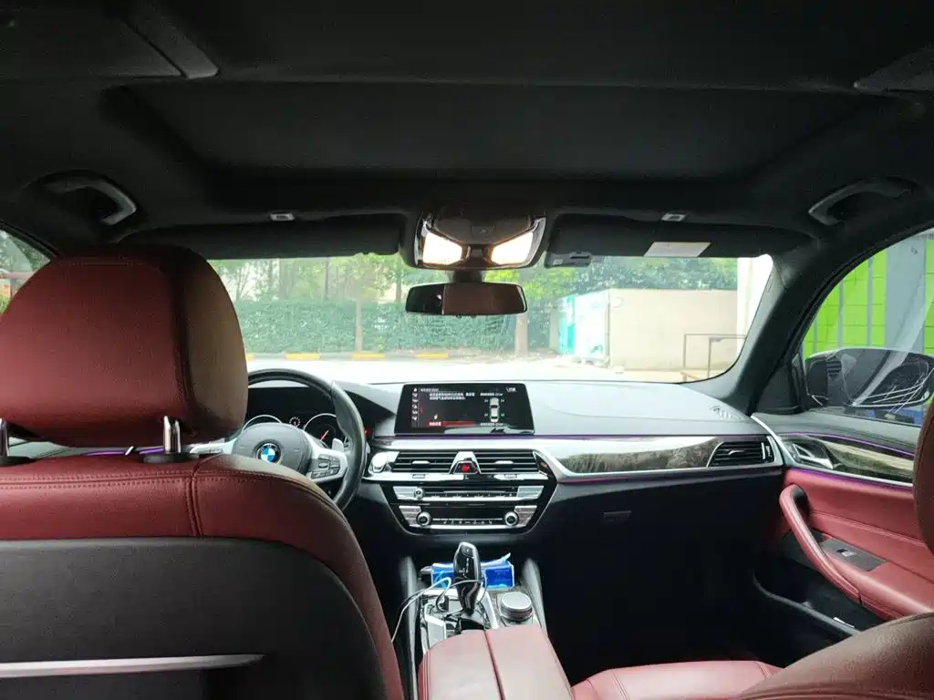 BMW 5 Series — миниатюра 9