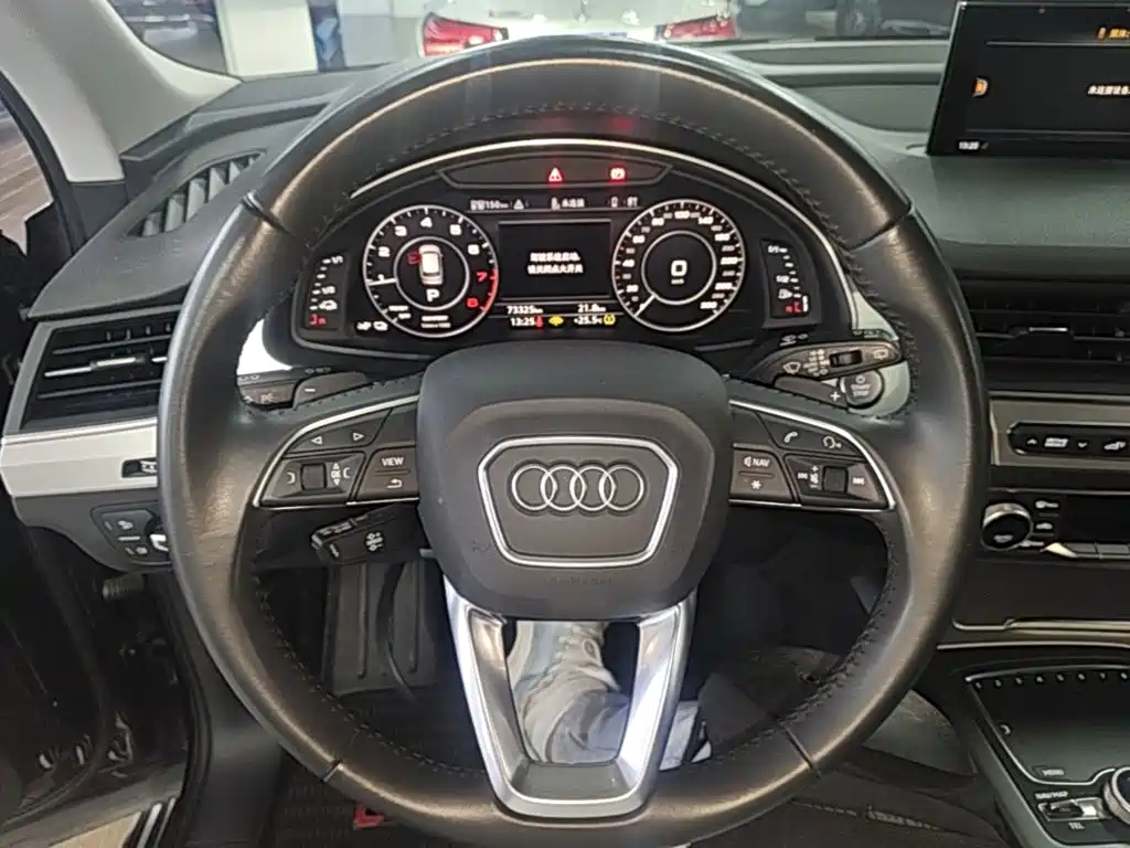 Audi Q7 New Energy 55 e-tron, фото 10
