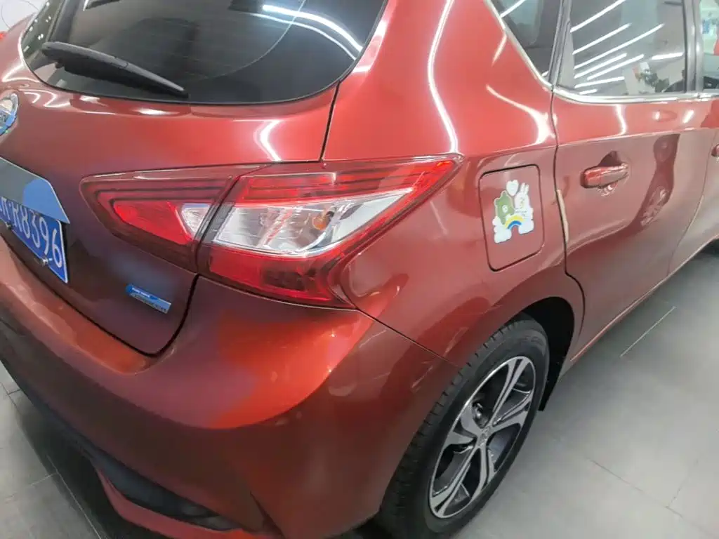 Nissan Tiida — миниатюра 8