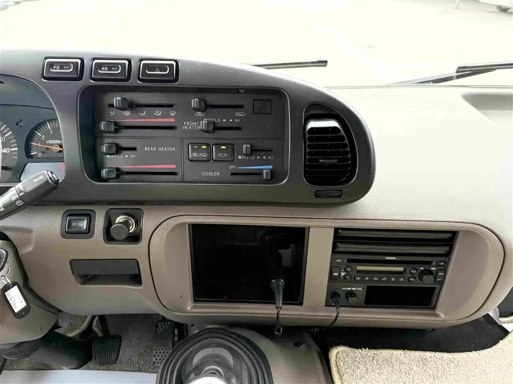 Toyota Coaster — миниатюра 9