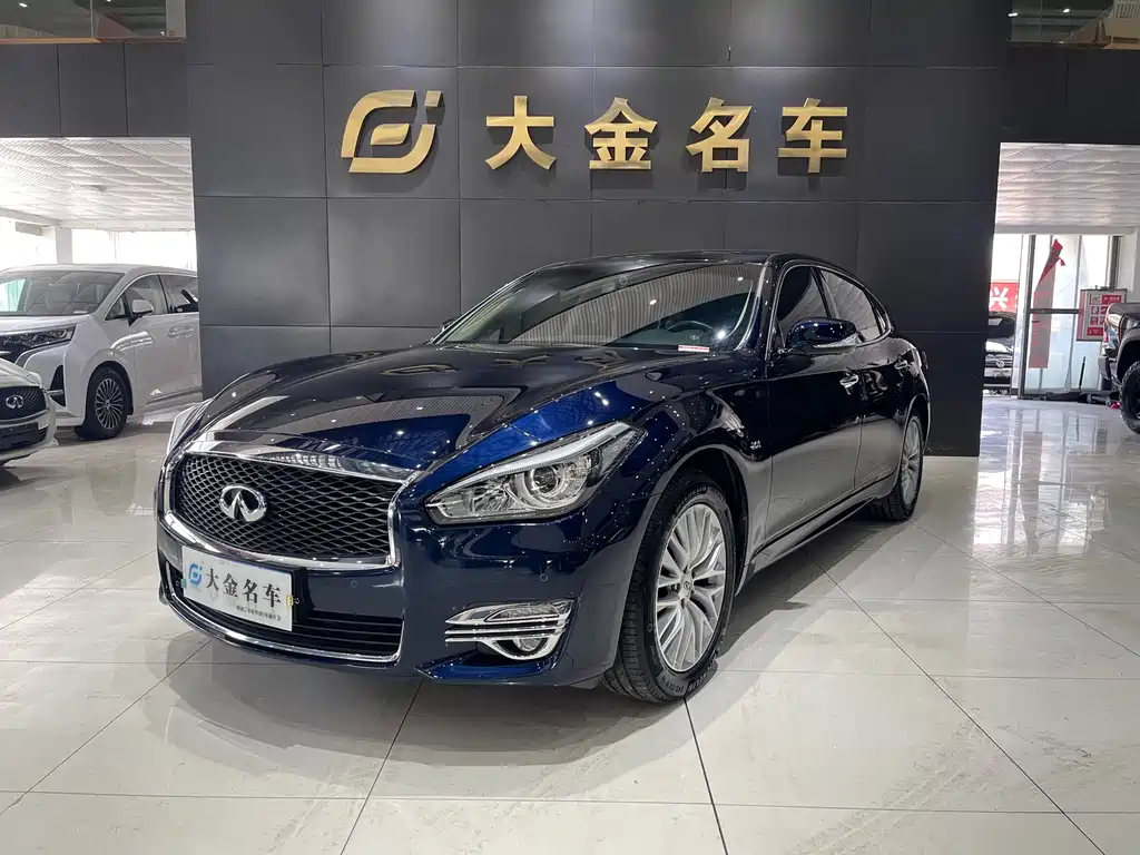 Infiniti Q70 2019