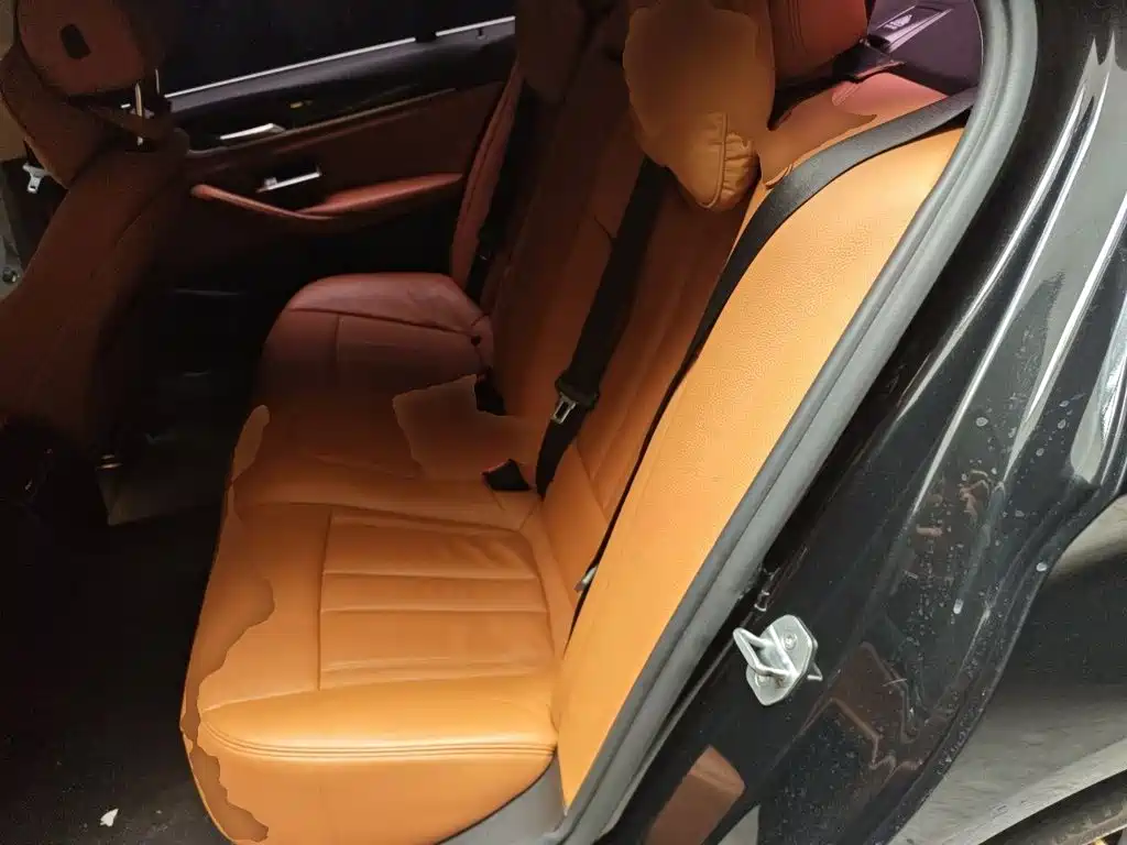 BMW 5 Series — миниатюра 13