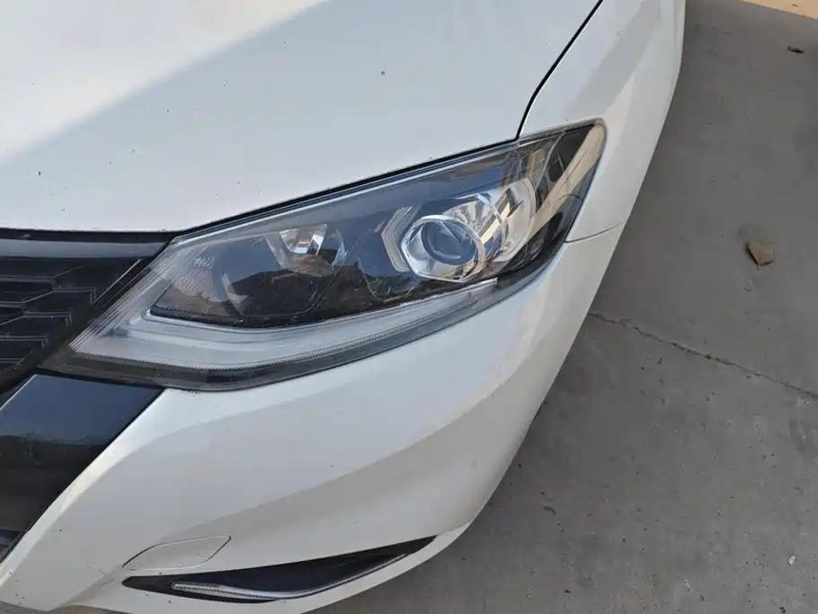 Nissan Tiida — миниатюра 5