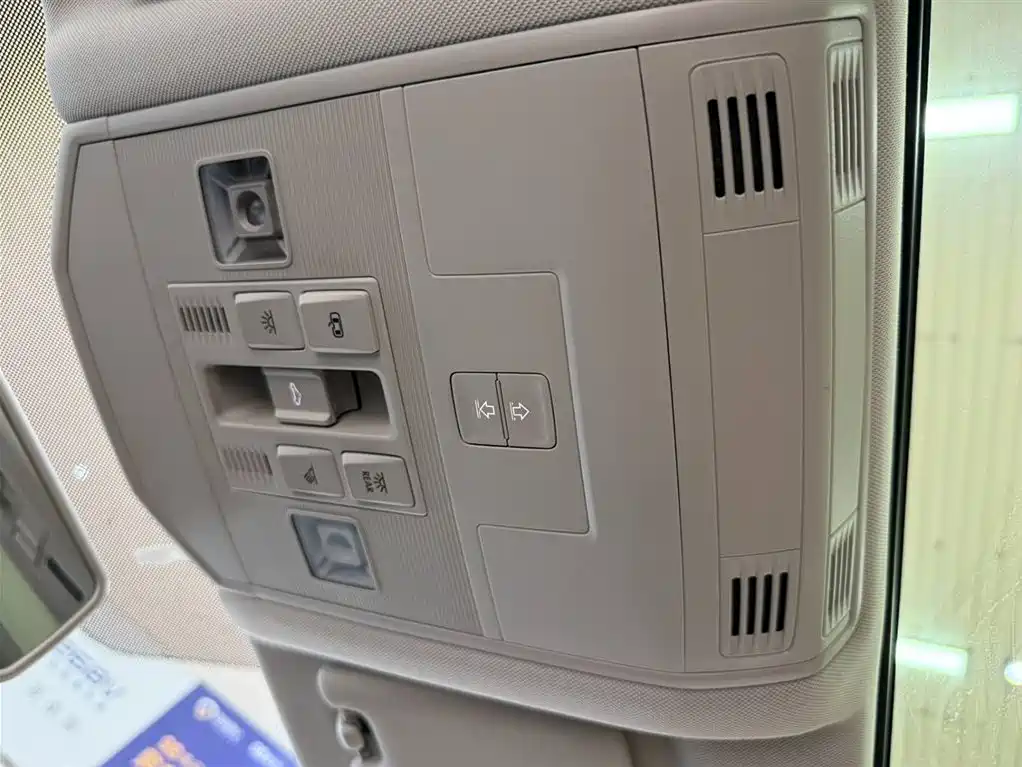 VOLKSWAGEN T ROC EXPLORING SONGS