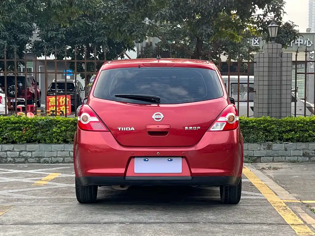 Nissan Tiida — миниатюра 9