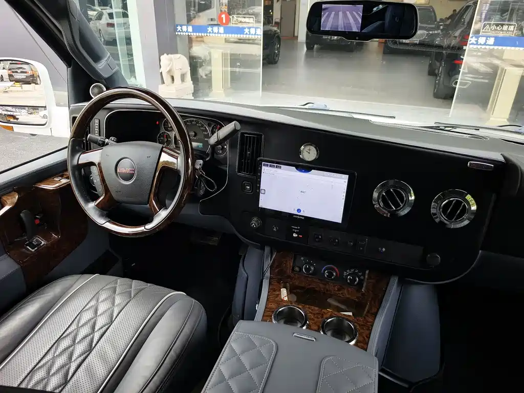 GMC Savana — миниатюра 8