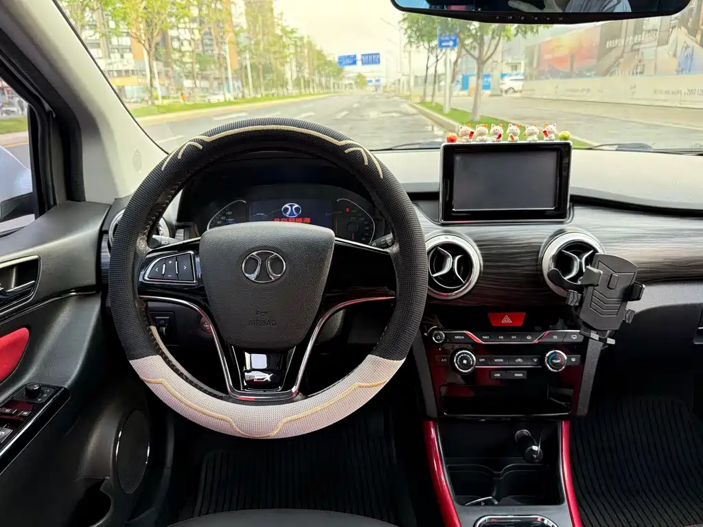BAIC New Energy EX — миниатюра 9