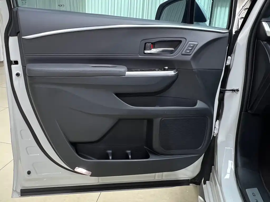 Toyota Granvia — миниатюра 8