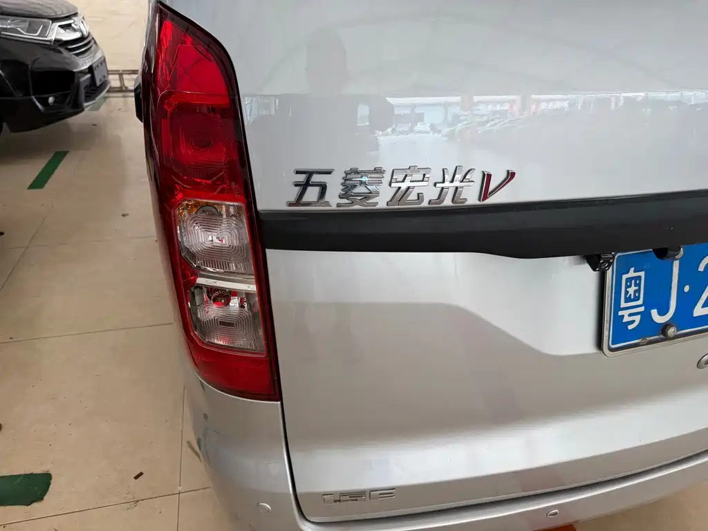 Wuling Hongguang V — миниатюра 8