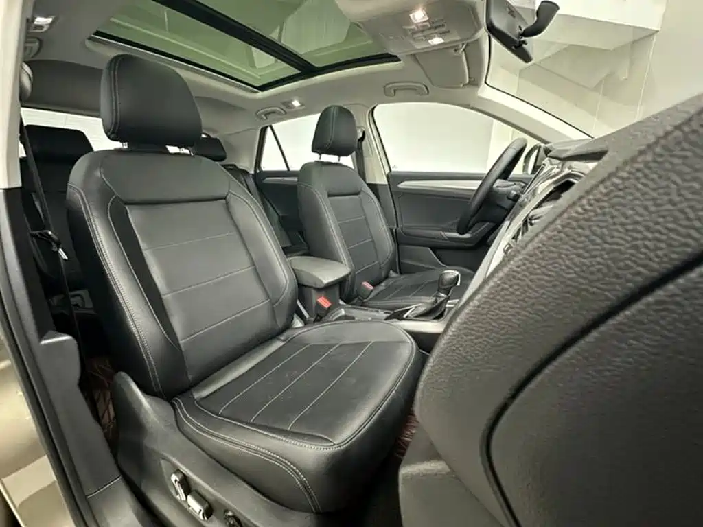 Volkswagen T-Roc — миниатюра 10
