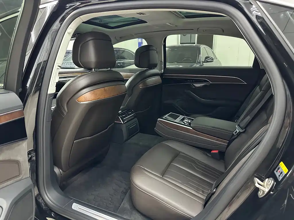 Audi A8 — миниатюра 6
