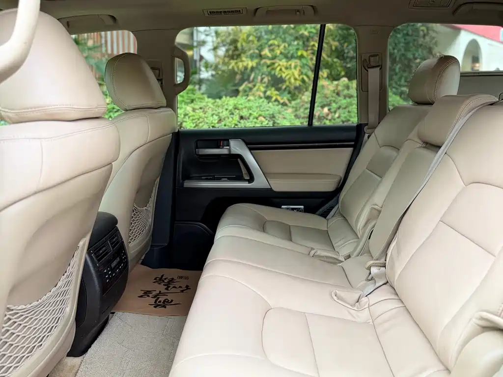 Toyota Land Cruiser 2010 4.0L AT VX
