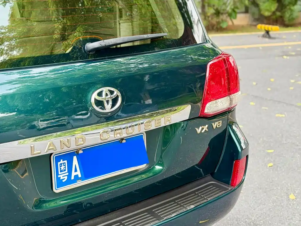 Toyota Land Cruiser 2010 4.0L AT VX