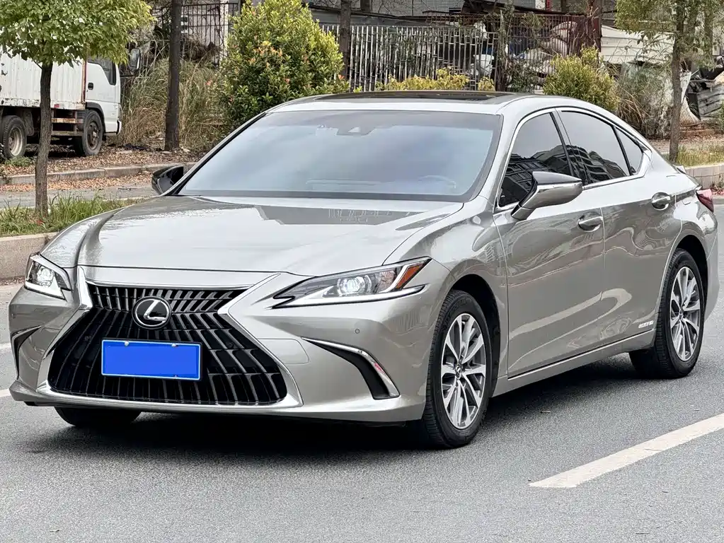 Lexus ES 2024