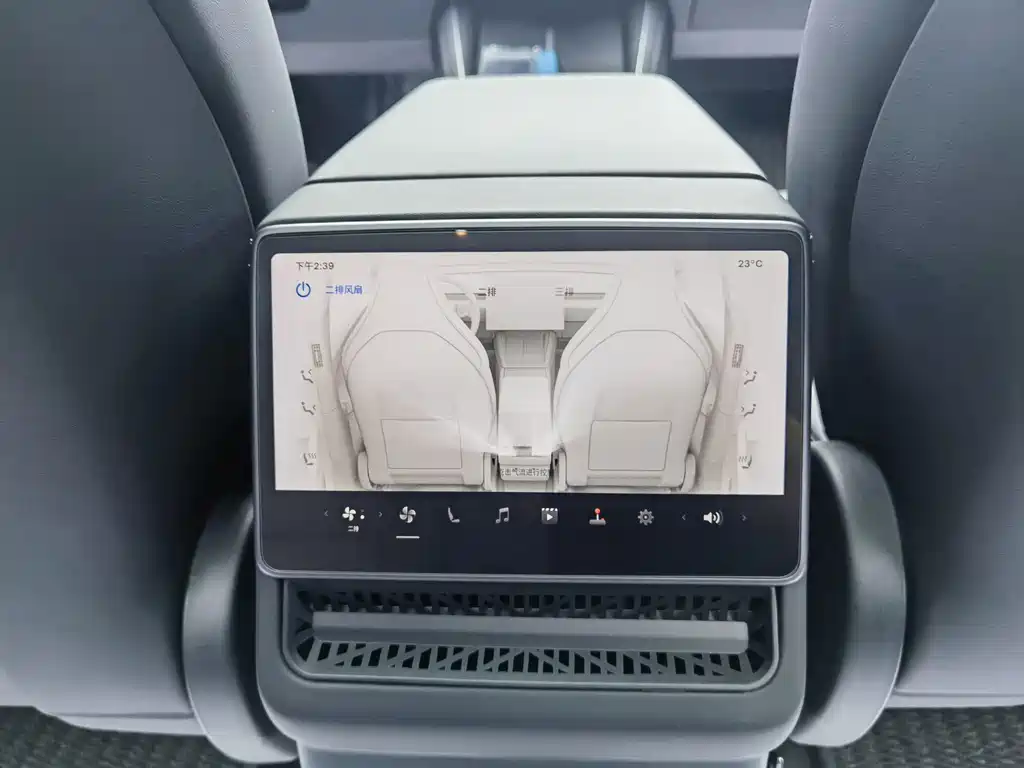 Tesla Model Y L — миниатюра 18