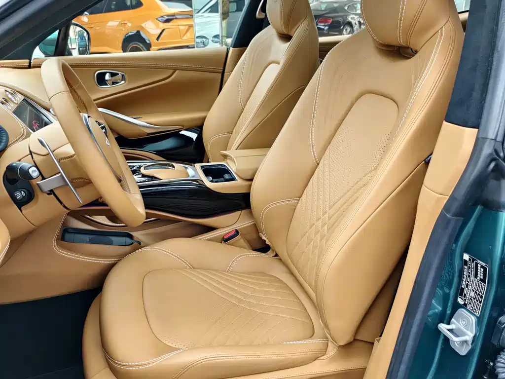 Aston Martin DBX 2023 4.0T V8