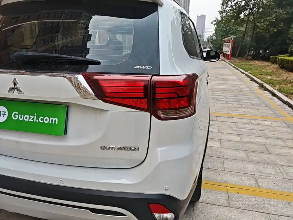 Mitsubishi Outlander — миниатюра 8