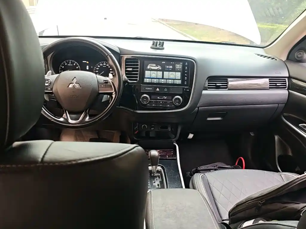 Mitsubishi Outlander — миниатюра 10