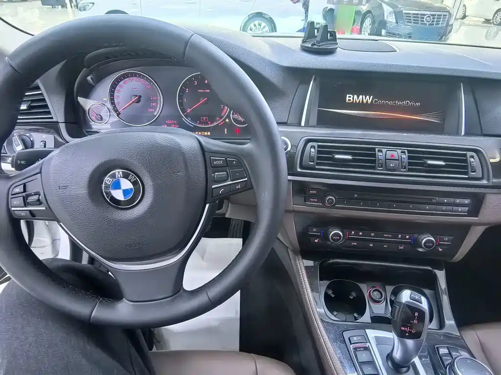 BMW 5 Series — миниатюра 10