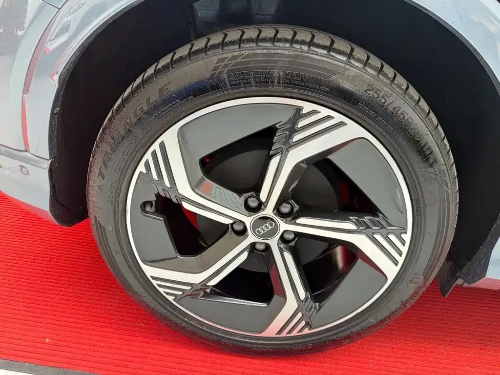Audi Q4 e-tron — миниатюра 10
