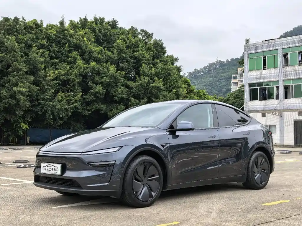 Tesla Model Y 2025