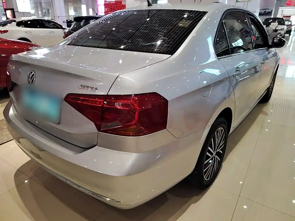 Volkswagen Jetta — миниатюра 7
