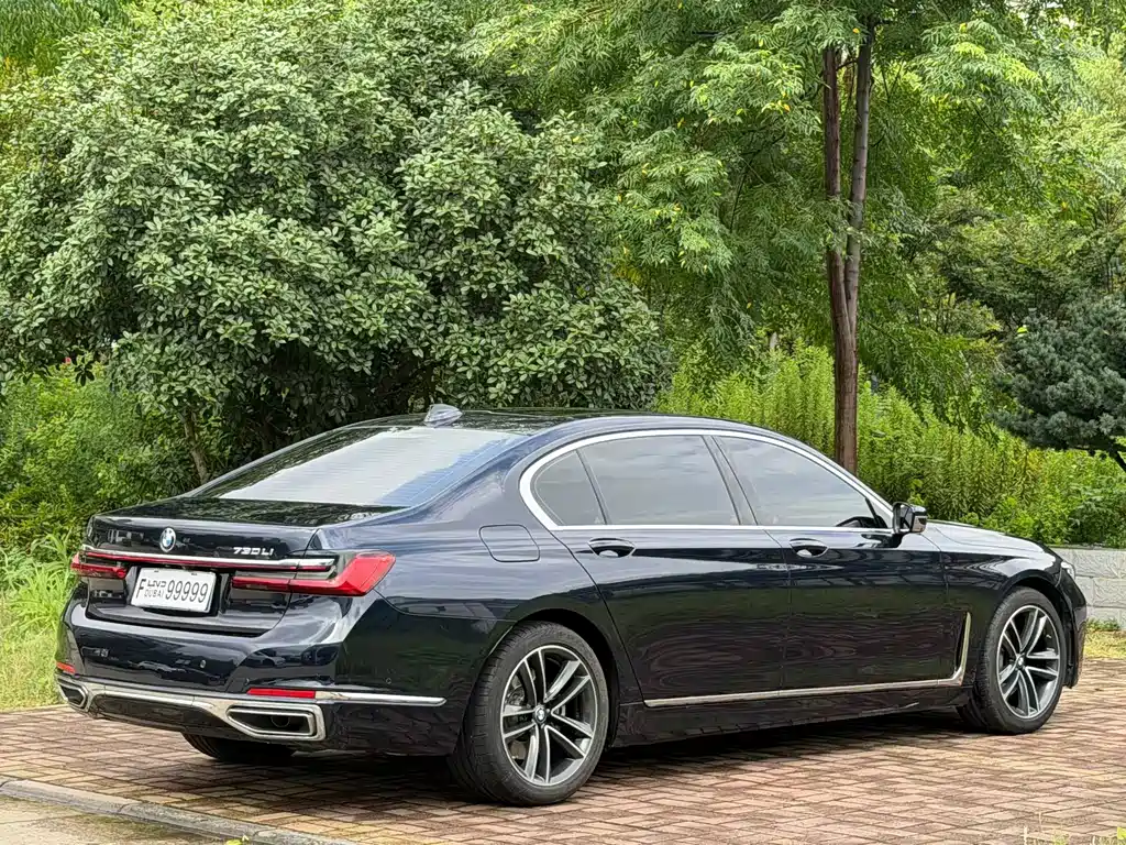 BMW 7 Series — миниатюра 9