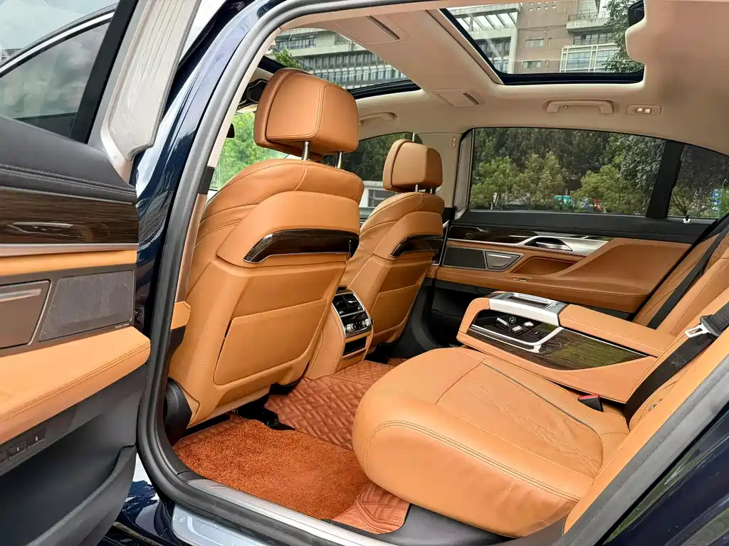 BMW 7 Series — миниатюра 6