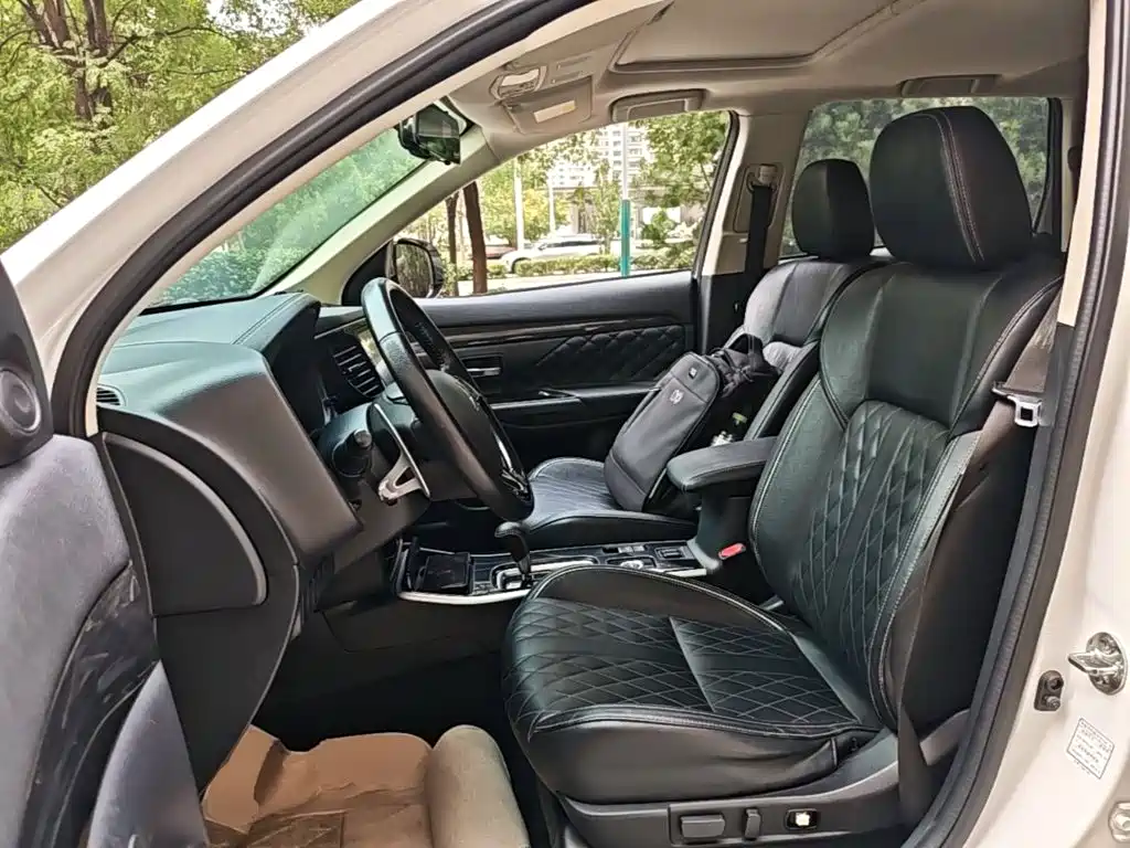 Mitsubishi Outlander — миниатюра 15