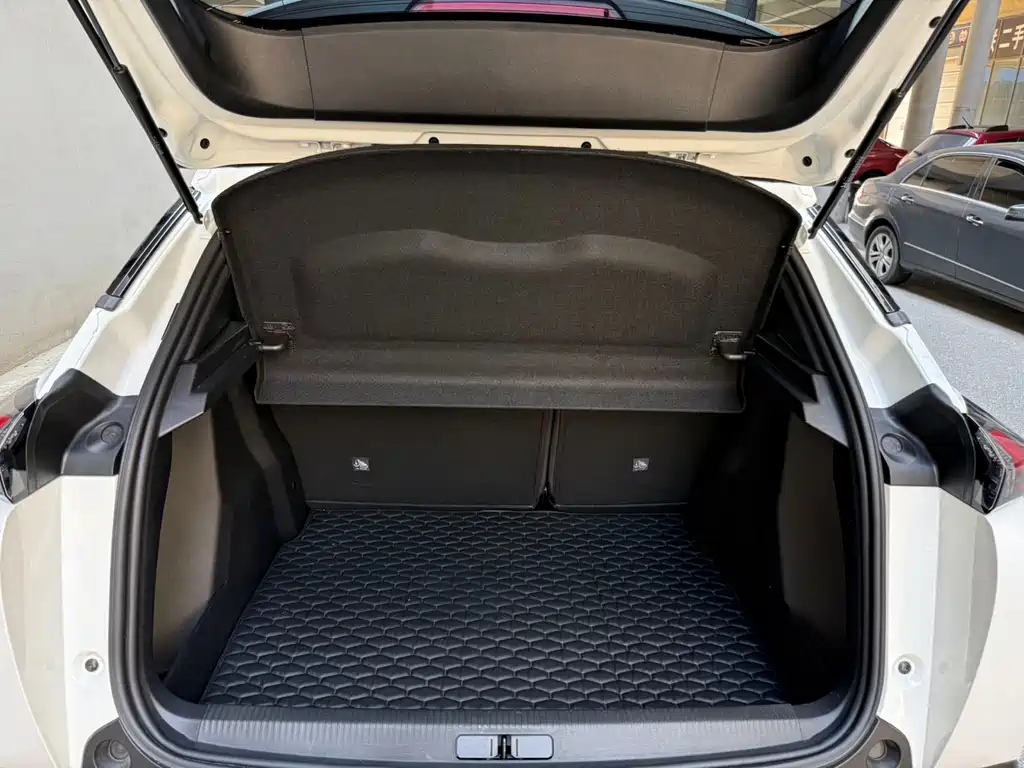 Peugeot 2008 — миниатюра 21