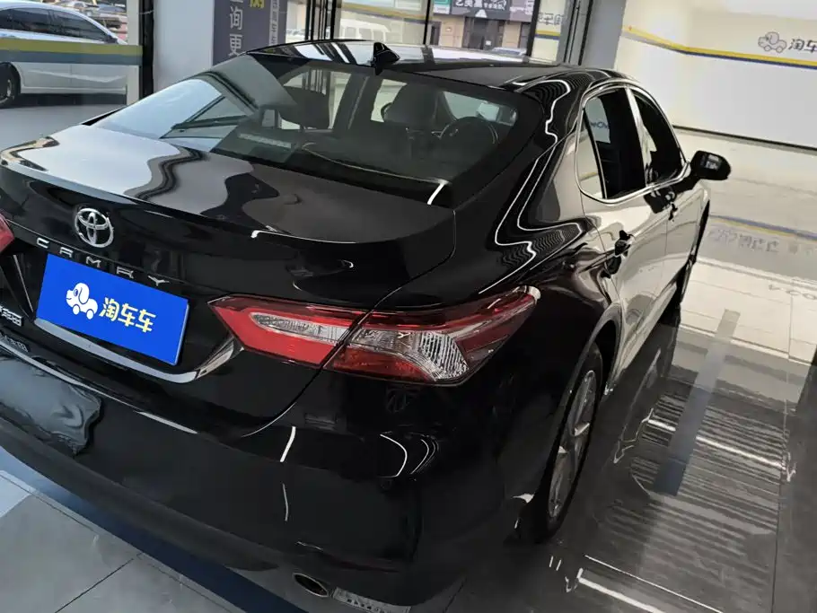 Toyota Camry — миниатюра 3