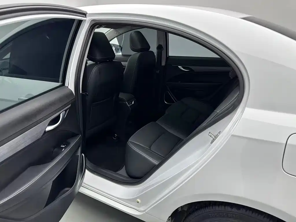 Geely Emgrand — миниатюра 6