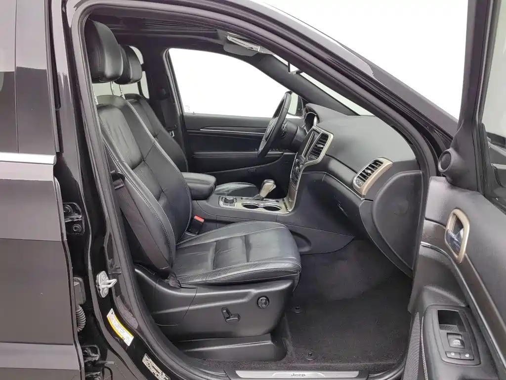 Jeep Grand Cherokee (Import) — миниатюра 23