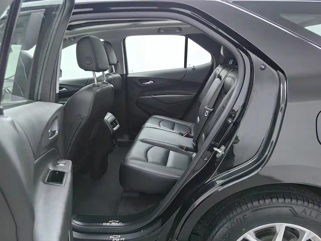 Chevrolet Equinox — миниатюра 15