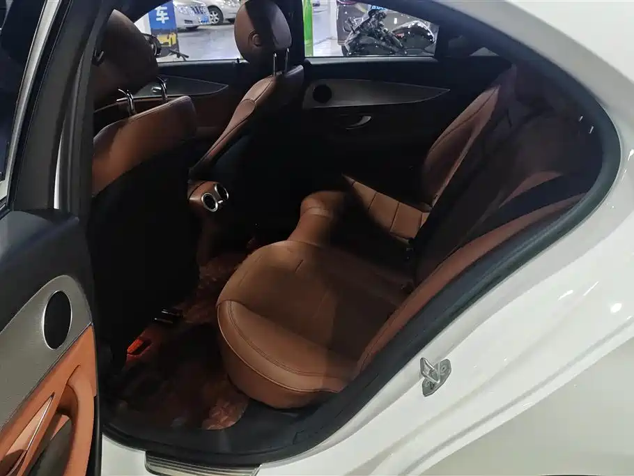 MERCEDES-BENZ E CLASS