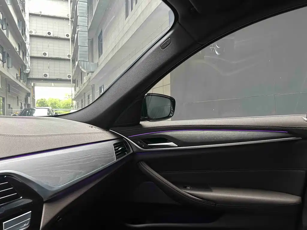 BMW 5 Series — миниатюра 15